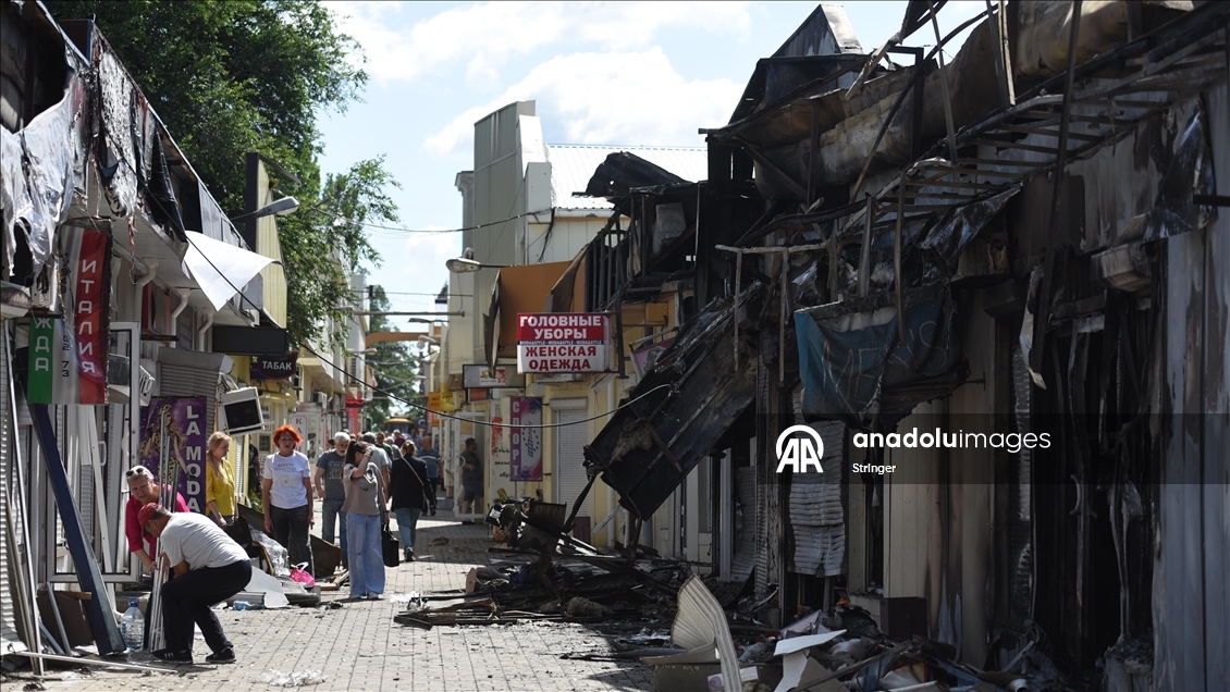 Donetsk'e düzenlenen saldırıda dükkanlar hasar gördü