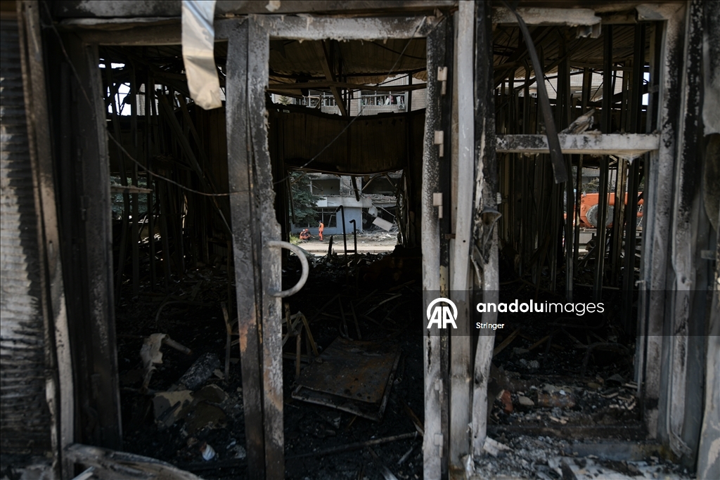 Donetsk'e düzenlenen saldırıda dükkanlar hasar gördü