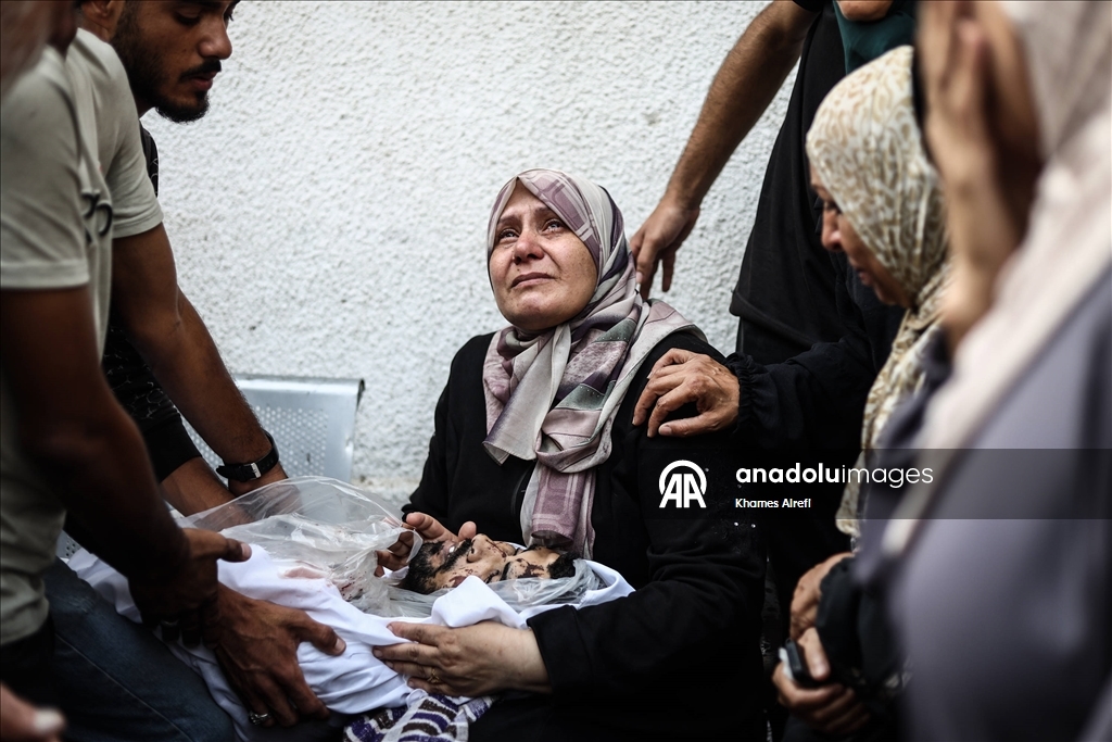 Gazze’de İsrail saldırılarında hayatını kaybedenler son yolculuğuna uğurlandı