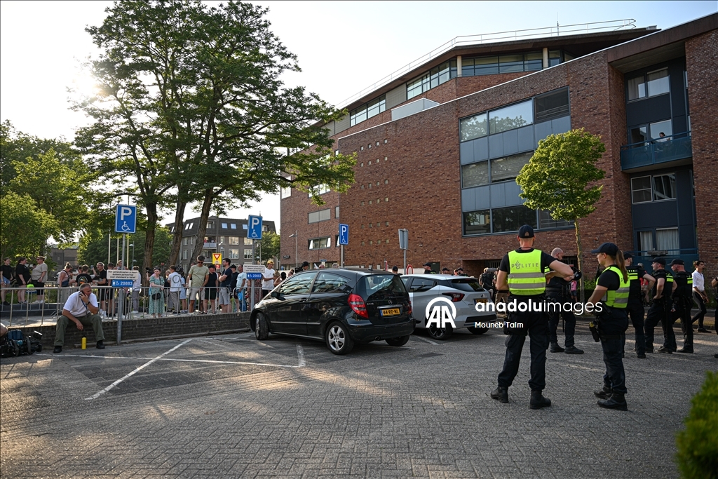 Hollanda'da mülteci karşıtları protesto düzenledi