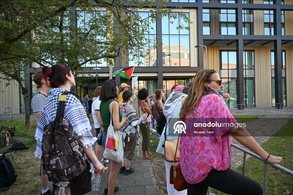 Hollanda'da mülteci karşıtları protesto düzenledi
