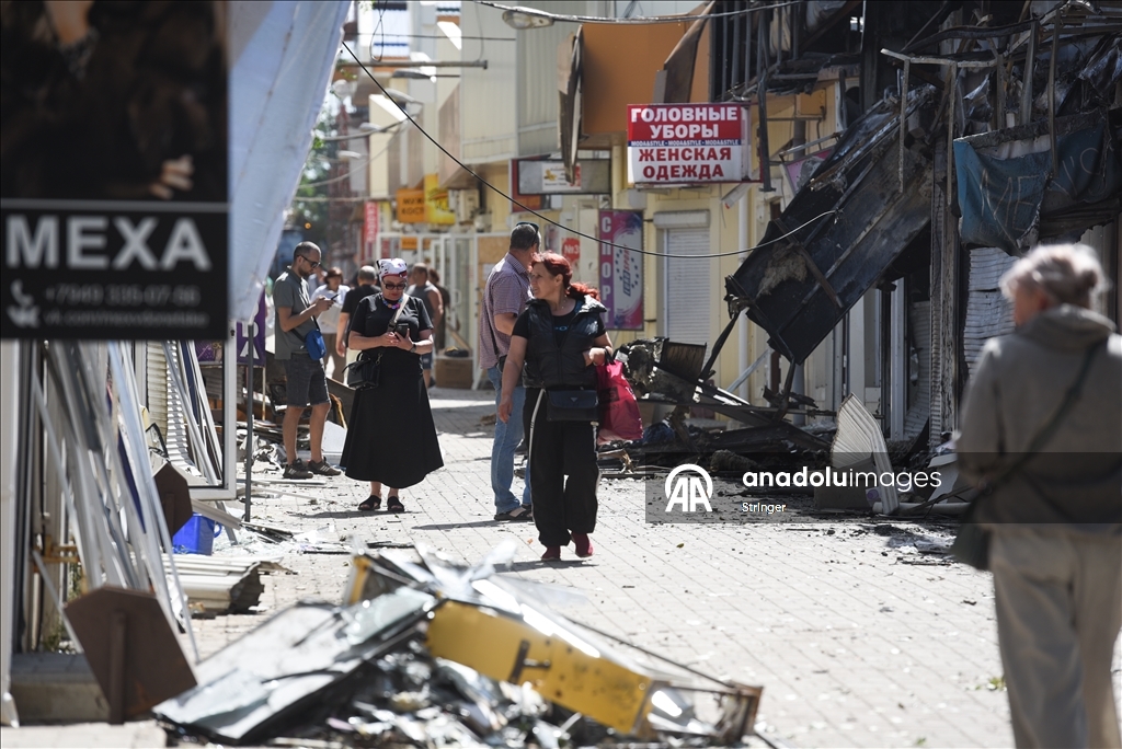 Donetsk'e düzenlenen saldırıda dükkanlar hasar gördü