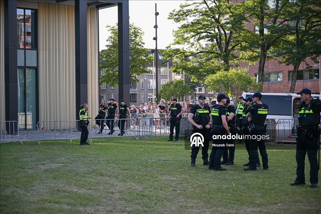 Hollanda'da mülteci karşıtları protesto düzenledi