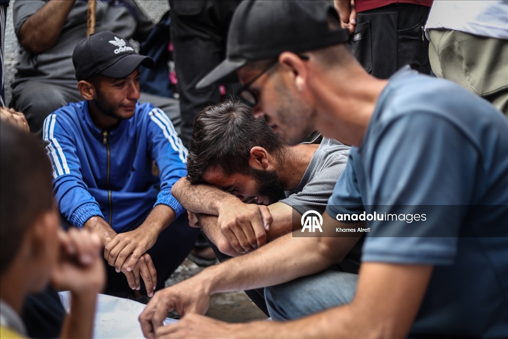 Gazze’de İsrail saldırılarında hayatını kaybedenler son yolculuğuna uğurlandı