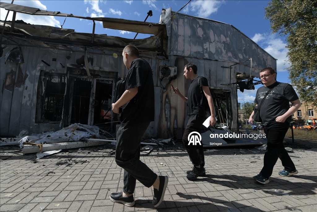Donetsk'e düzenlenen saldırıda dükkanlar hasar gördü