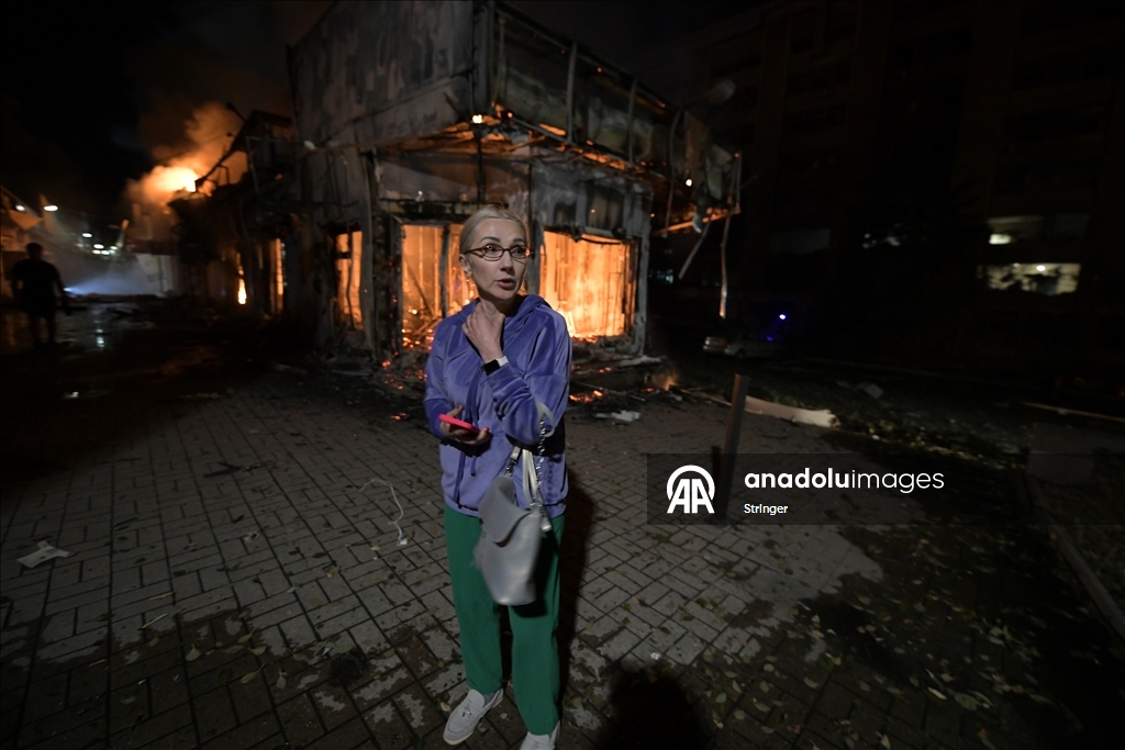Donetsk'e düzenlenen saldırıda dükkanlar hasar gördü