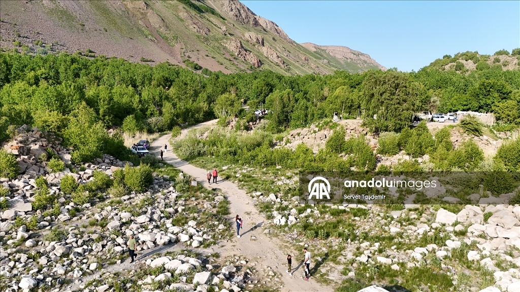Nemrut Kalderası eşsiz güzellikleriyle ziyaretçilerini ağırlıyor