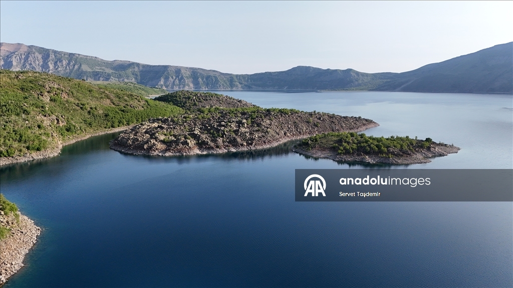 Nemrut Kalderası eşsiz güzellikleriyle ziyaretçilerini ağırlıyor