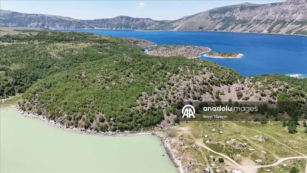 Nemrut Kalderası eşsiz güzellikleriyle ziyaretçilerini ağırlıyor