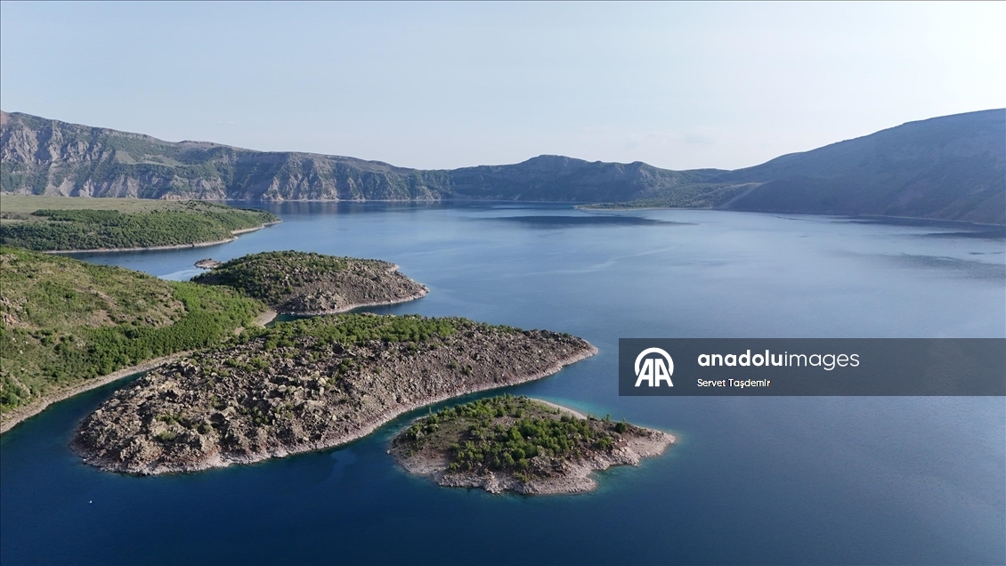 Nemrut Kalderası eşsiz güzellikleriyle ziyaretçilerini ağırlıyor