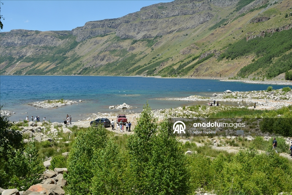 Nemrut Kalderası eşsiz güzellikleriyle ziyaretçilerini ağırlıyor