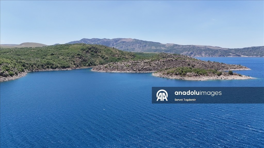 Nemrut Kalderası eşsiz güzellikleriyle ziyaretçilerini ağırlıyor