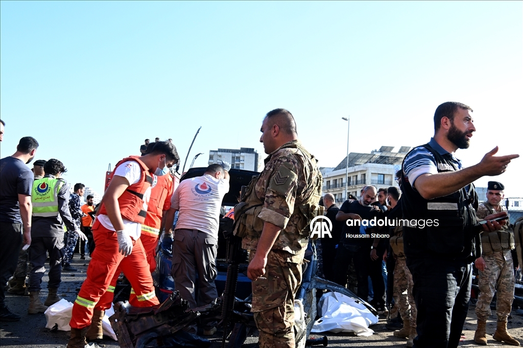 İsrail, Beyrut’un güneyindeki bir sivil aracı hedef aldı