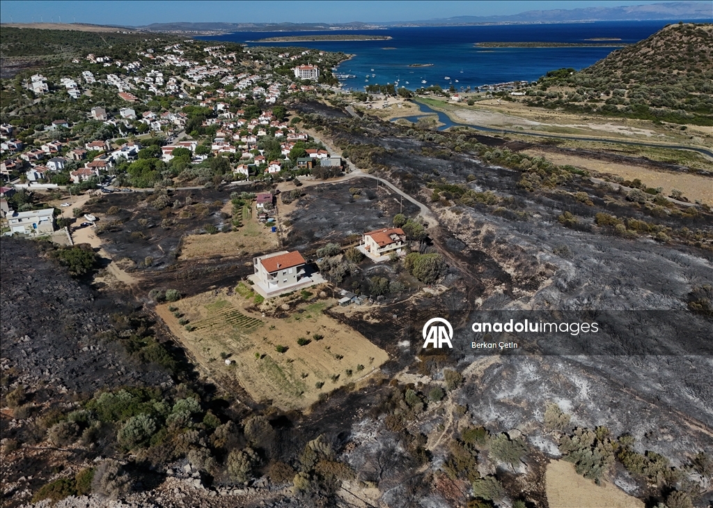 İzmir'in Çeşme ilçesindeki orman yangınında zarar gören alanlar havadan görüntülendi