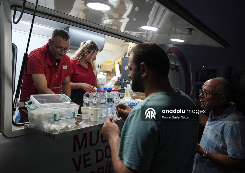 İzmir'in Buca ilçesindeki orman yangınına müdahale ediliyor
