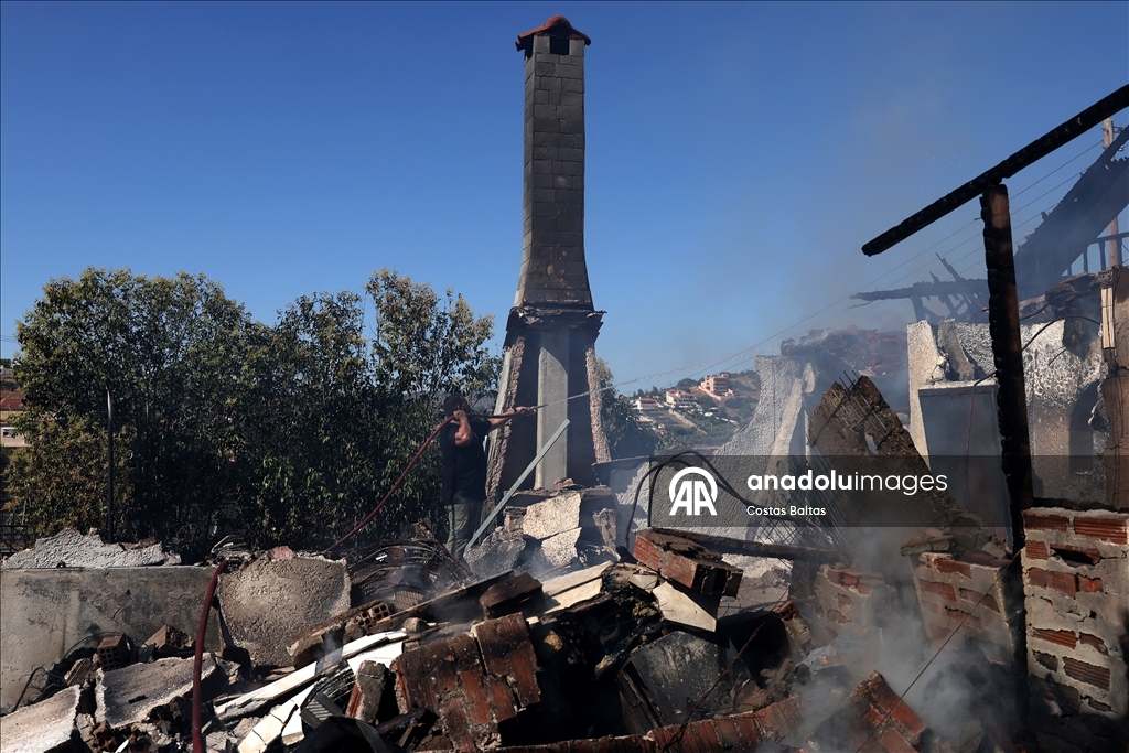 Yunanistan'ın Koropi kentinde orman yangınını söndürme çalışmaları devam ediyor