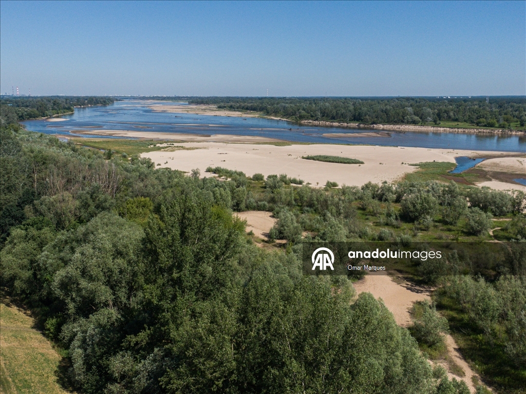 Vistül Nehri'nde su seviyesi kuraklık nedeniyle ciddi oranda düştü