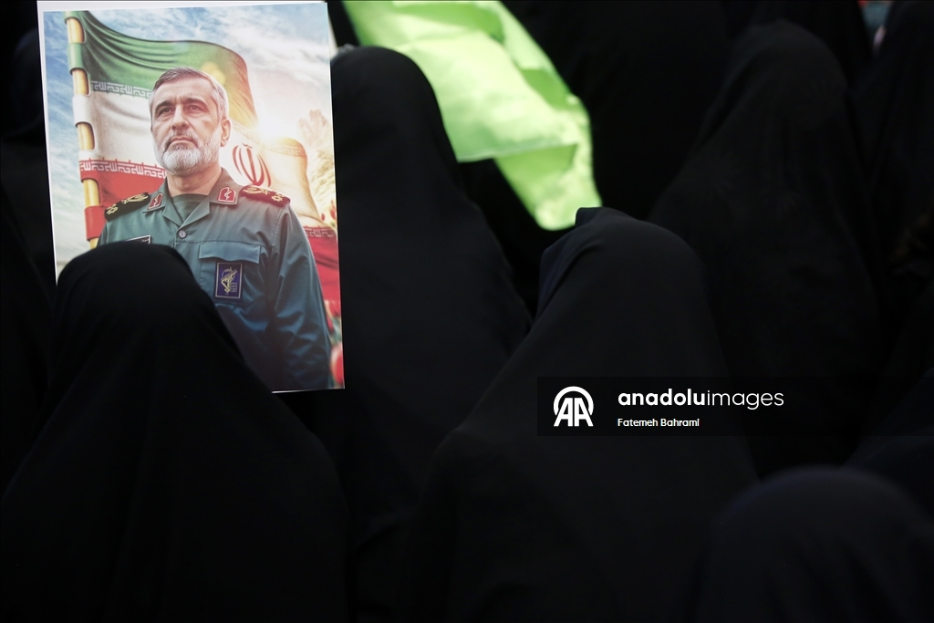 В Тегеране почтили память погибших при конфликте с Израилем.