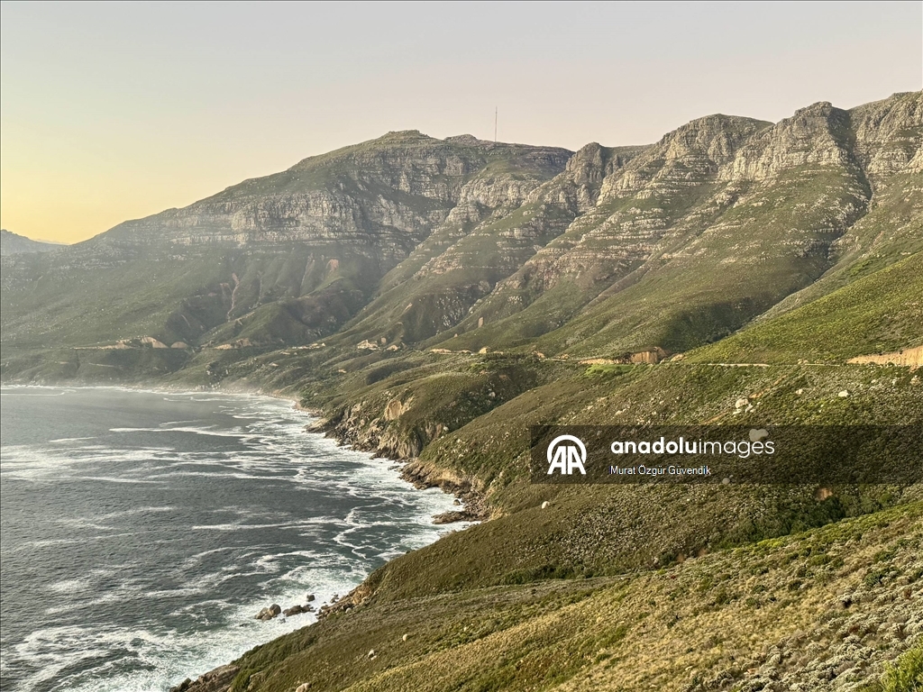 Masa Dağı'nın Atlantik'e açılan yamaçlarında ikonik bir sahil yolu: Chapman's Peak