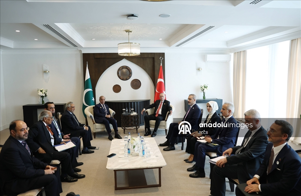 Cumhurbaşkanı Erdoğan, Pakistan Başbakanı Şahbaz Şerif ile görüştü
