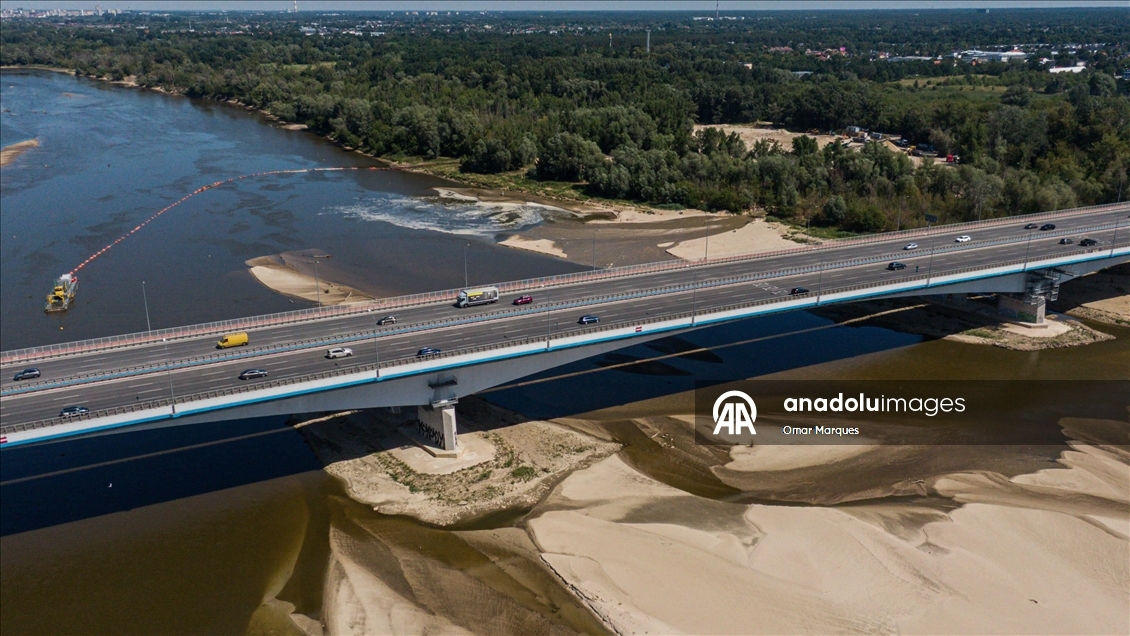 Vistül Nehri'nde su seviyesi kuraklık nedeniyle ciddi oranda düştü
