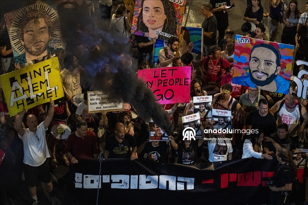 Tel Aviv'de ateşkes ve esirlerin geri getirilmesi talebiyle gösteri düzenlendi