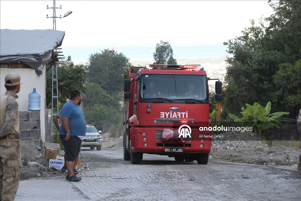 Hatay Dörtyol'da dün çıkan orman yangınına müdahale sürüyor