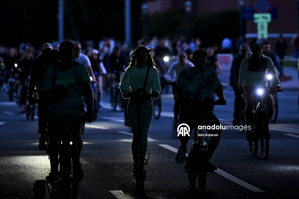 Moskova'da ‘'Gece bisiklet turu festivali’' düzenlendi