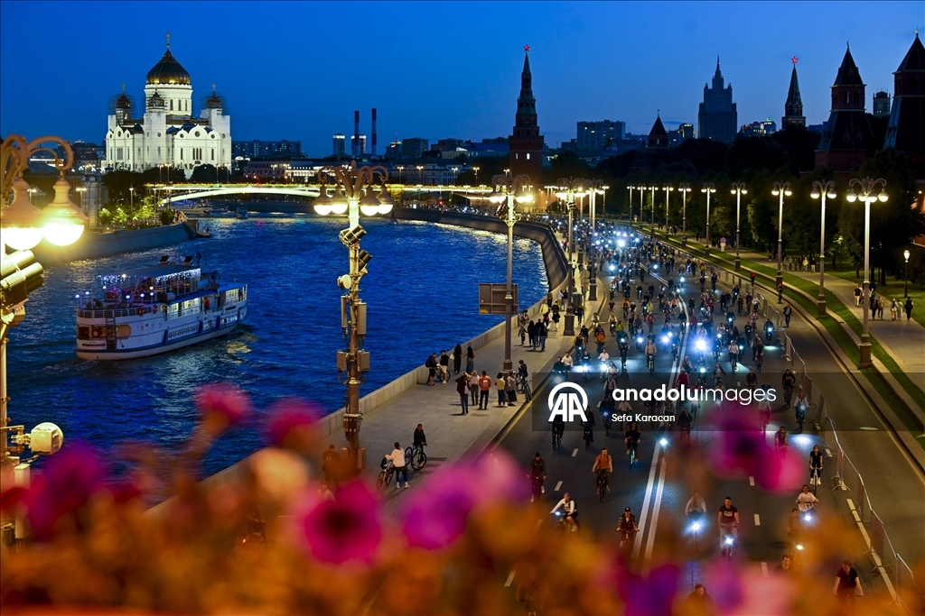 Moskova'da ‘'Gece bisiklet turu festivali’' düzenlendi
