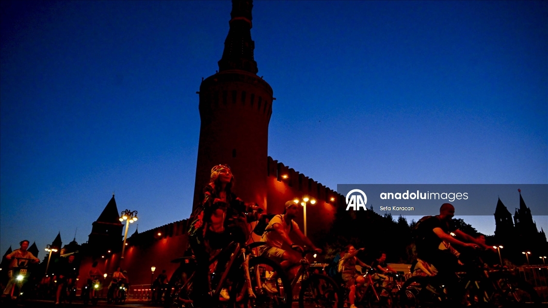 Moskova'da ‘'Gece bisiklet turu festivali’' düzenlendi