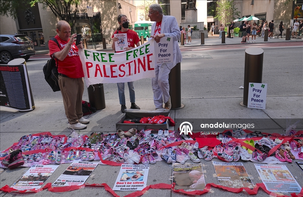 New York'ta İsrail saldırılarında hayatını kaybeden Filistinli çocuklar için protesto gösterisi düzenlendi
