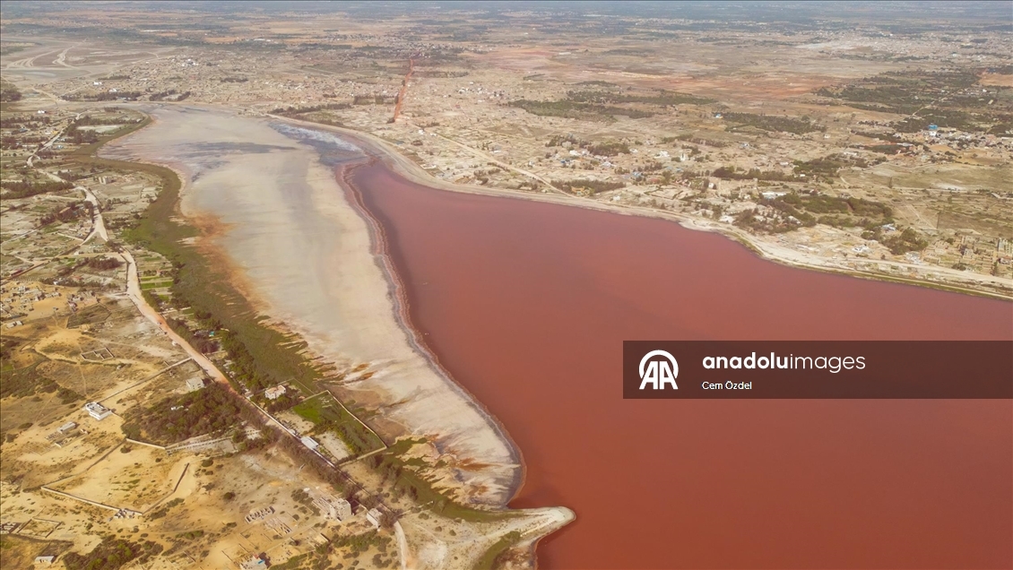 Senegal'de aşırı yağışlar nedeniyle yeşillenen Pembe Göl sonunda rengine kavuştu