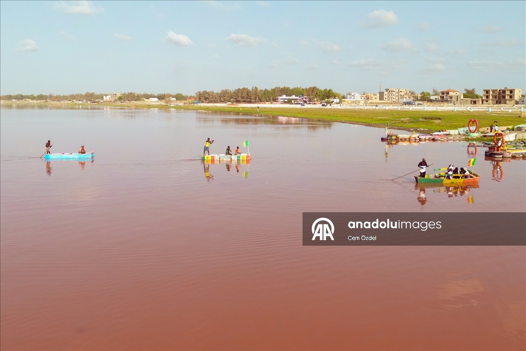 Senegal'de aşırı yağışlar nedeniyle yeşillenen Pembe Göl sonunda rengine kavuştu