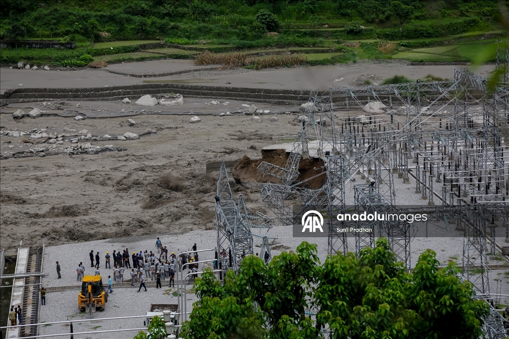 Nepal-Çin sınırında muson kaynaklı selde kaybolan 18 kişi için kurtarma çalışması başlatıldı 