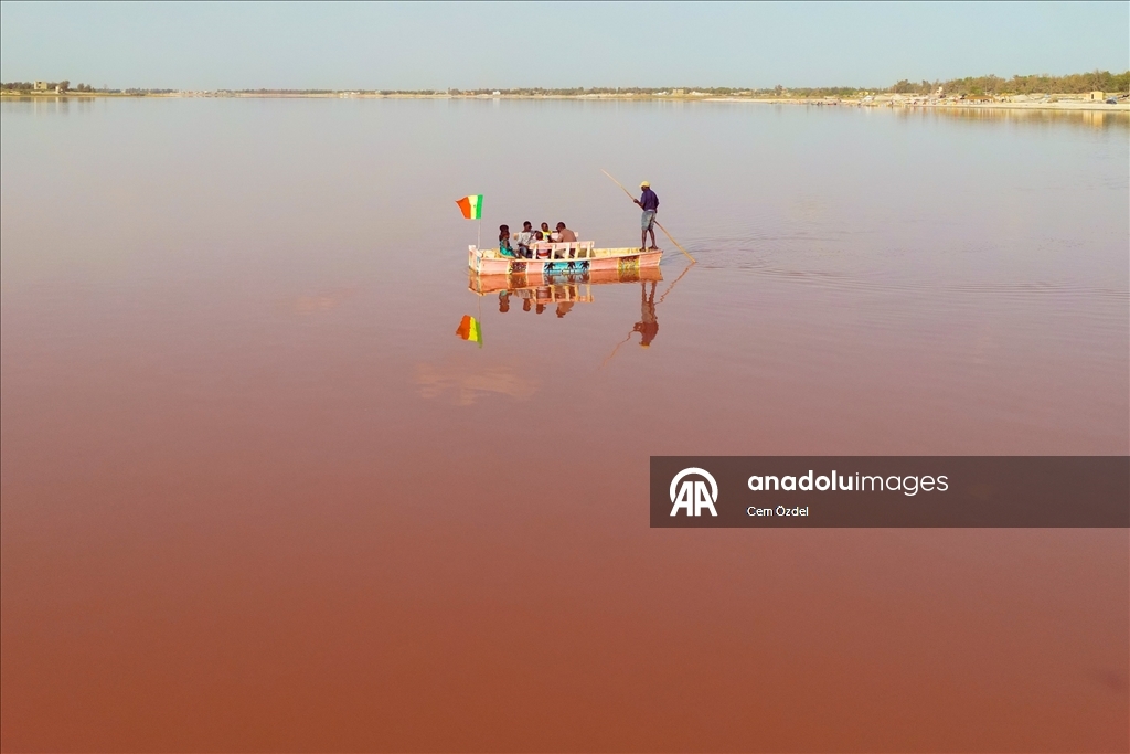 Senegal'de aşırı yağışlar nedeniyle yeşillenen Pembe Göl sonunda rengine kavuştu