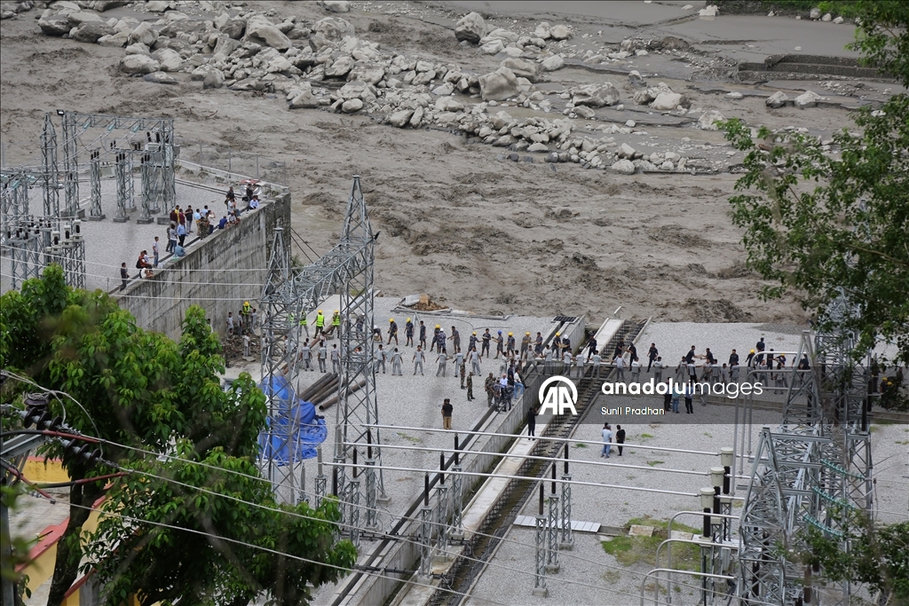 Nepal-Çin sınırında muson kaynaklı selde kaybolan 18 kişi için kurtarma çalışması başlatıldı 