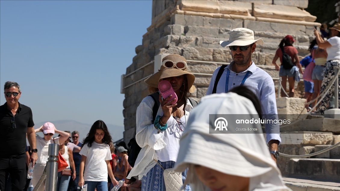 Atina'da sıcak hava dalgası etkili oldu
