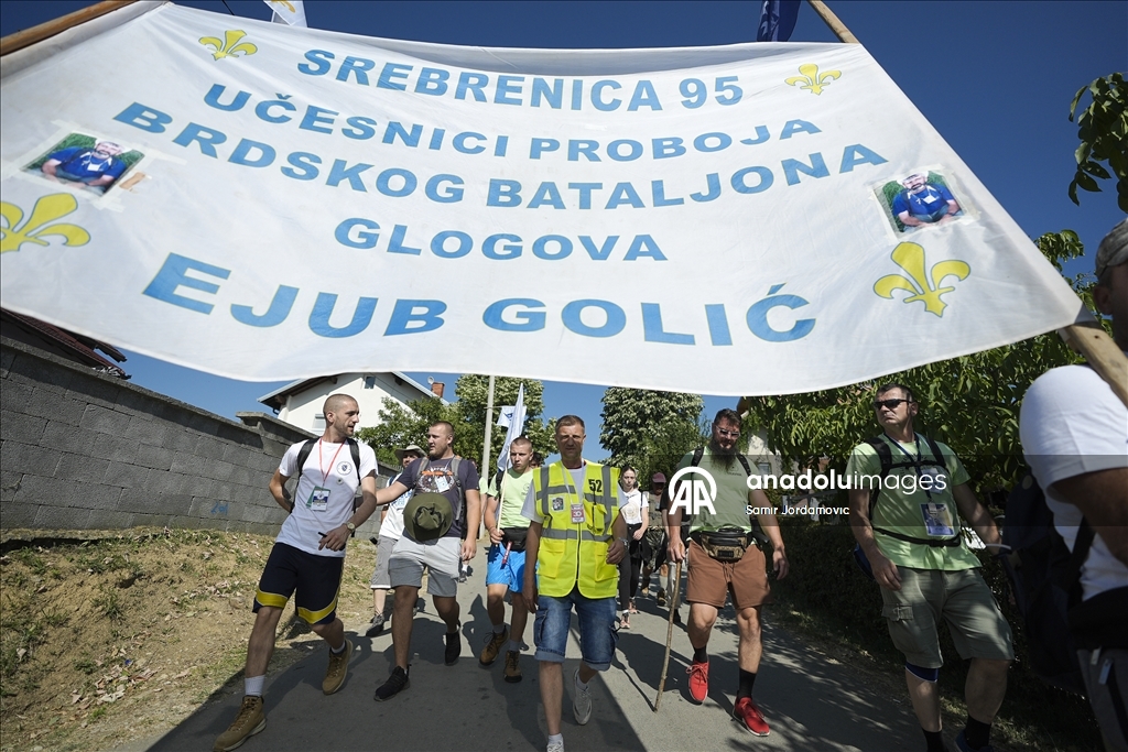 Krenuo "Marš mira": Hiljade ljudi odaju počast žrtvama genocida u Srebrenici