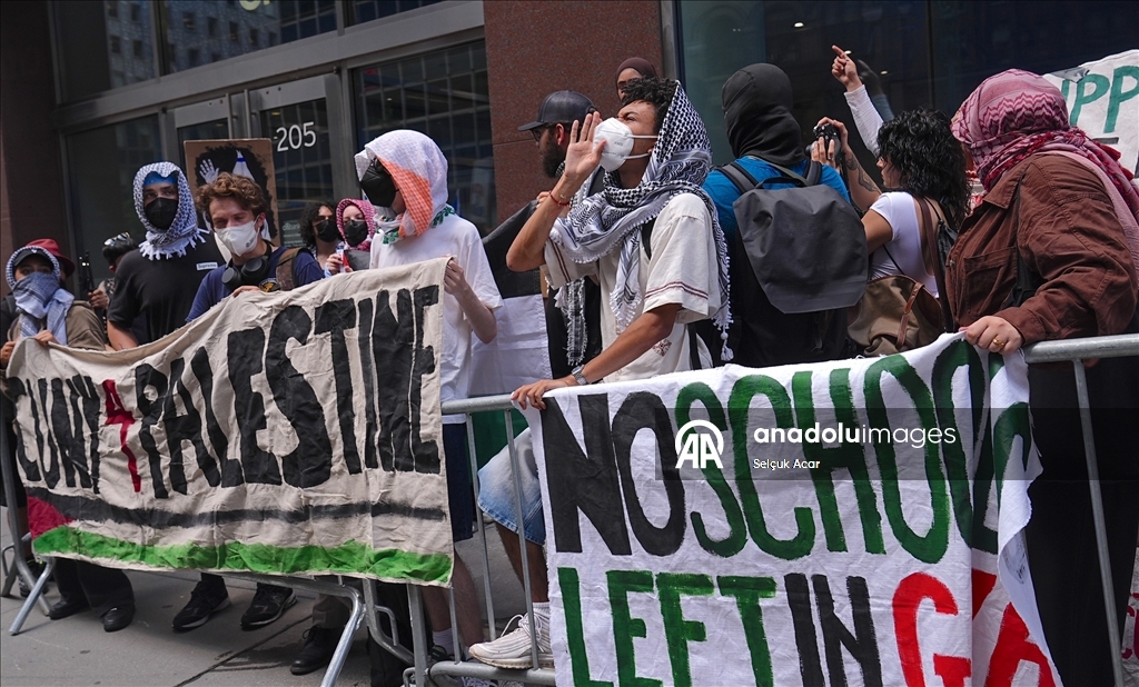 New York Şehir Üniversitesi'ndeki baskılara karşı protesto düzenlendi