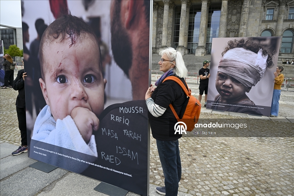 Gazzeli çocukların fotoğrafları, Almanya Meclisi önünde sergilendi