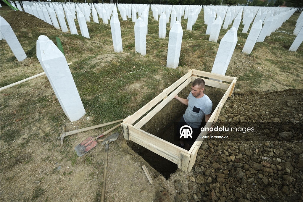 U Potočarima iskopani mezari za sedam žrtava genocida u Srebrenici