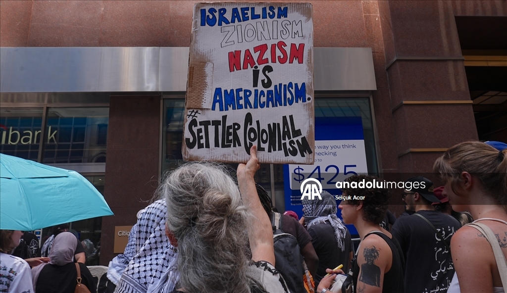 New York Şehir Üniversitesi'ndeki baskılara karşı protesto düzenlendi