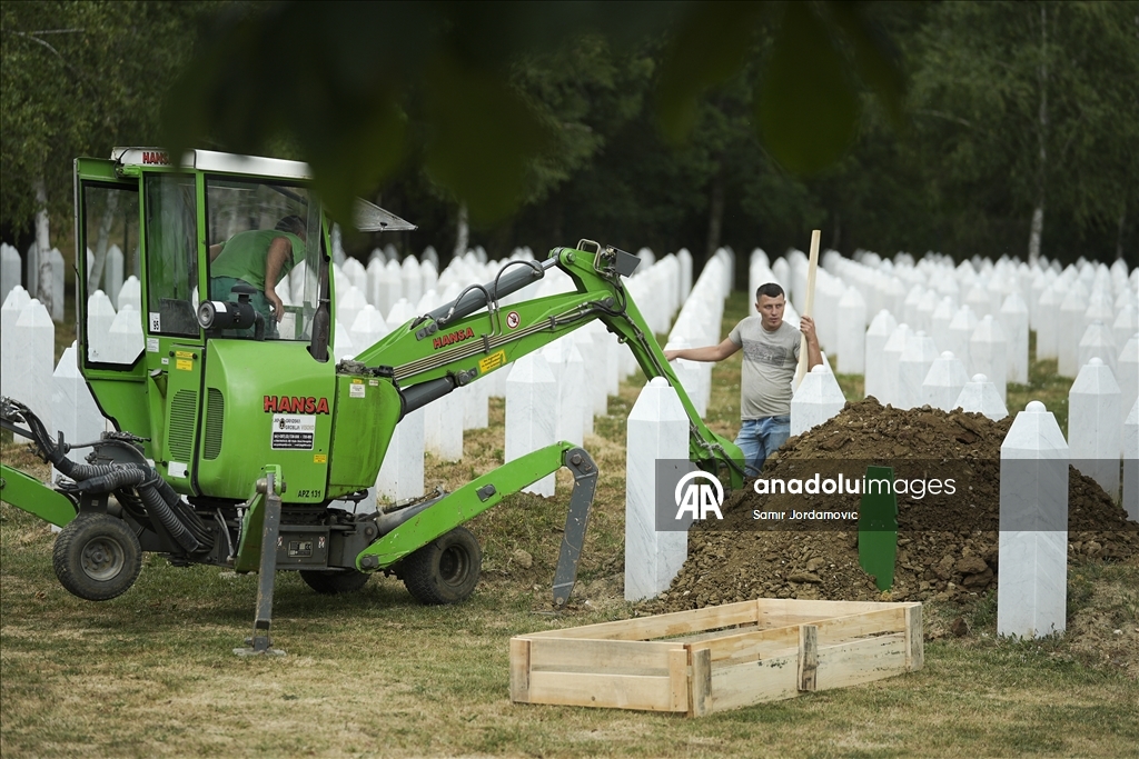U Potočarima iskopani mezari za sedam žrtava genocida u Srebrenici