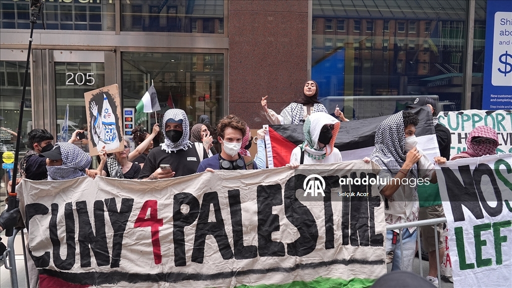 New York Şehir Üniversitesi'ndeki baskılara karşı protesto düzenlendi