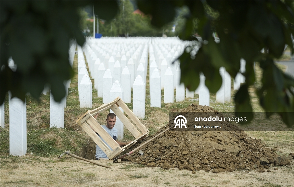 U Potočarima iskopani mezari za sedam žrtava genocida u Srebrenici