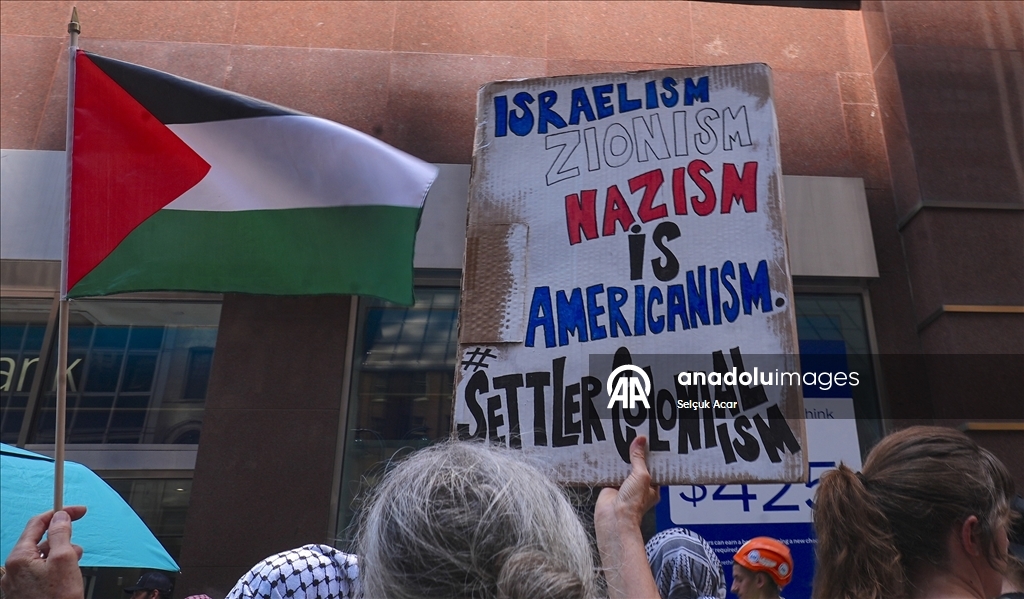 New York Şehir Üniversitesi'ndeki baskılara karşı protesto düzenlendi