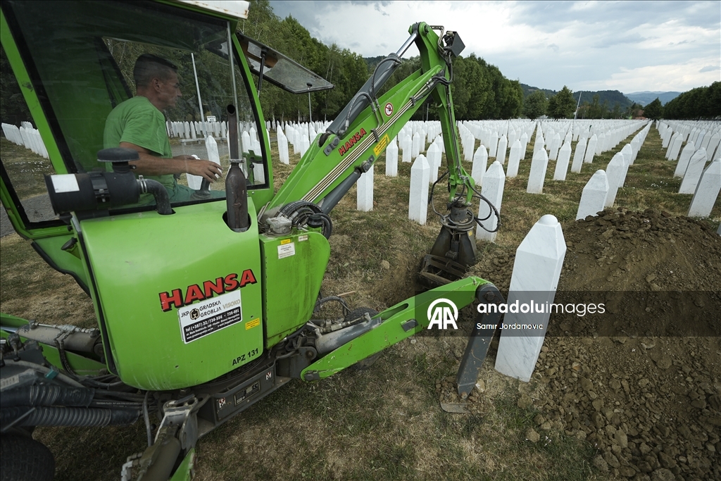 U Potočarima iskopani mezari za sedam žrtava genocida u Srebrenici