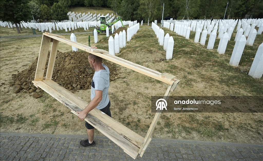 U Potočarima iskopani mezari za sedam žrtava genocida u Srebrenici