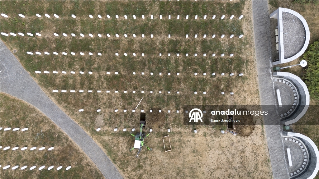 U Potočarima iskopani mezari za sedam žrtava genocida u Srebrenici