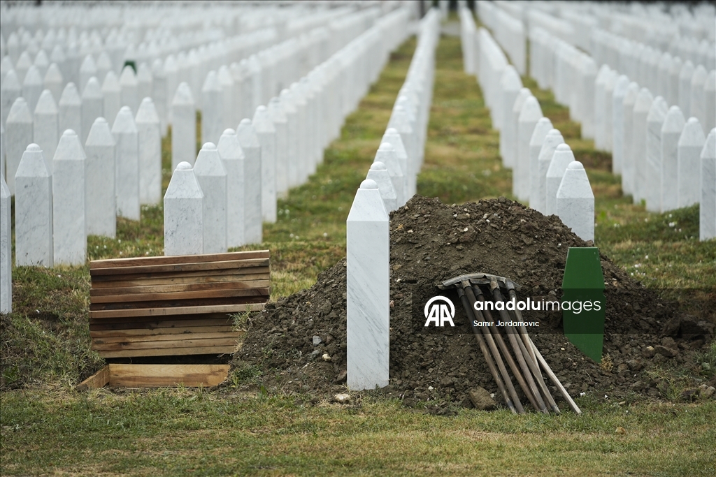 U Potočarima iskopani mezari za sedam žrtava genocida u Srebrenici